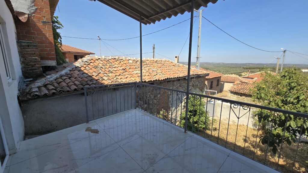 Gömeç Ulubeyler Satılık Köy Evi Balkon