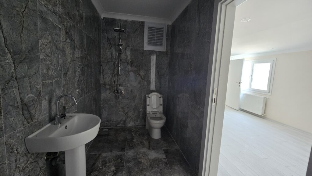 Gömeç Satılık 3+1 Dubleks Daire ebeveyn banyosu 1