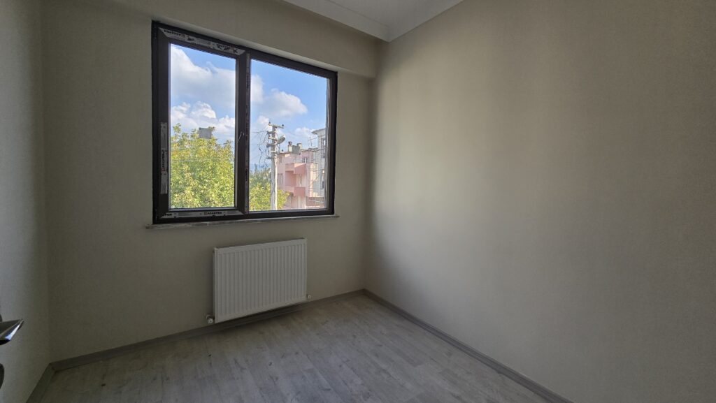 Gömeç Satılık Daire Ön Cephe Ara Kat Oda 1