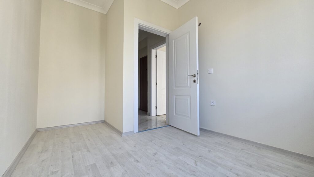 Gömeç Satılık Daire Ön Cephe Ara Kat Oda 2