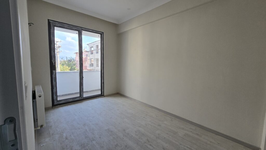 Gömeç Satılık Daire Ön Cephe Ara Kat Oda 6