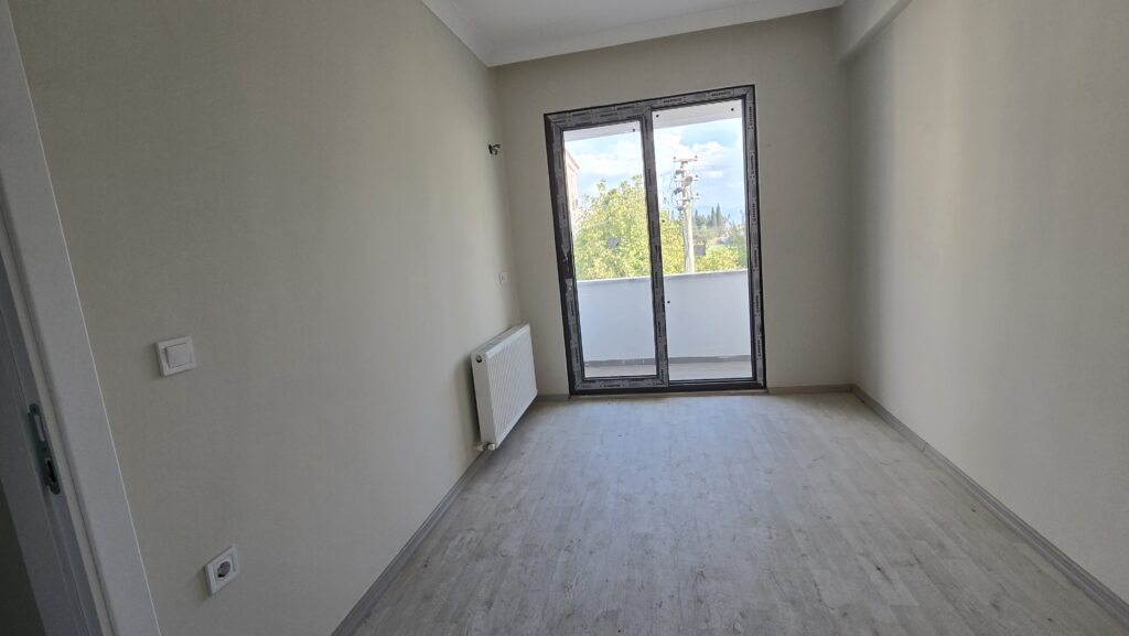 Gömeç Satılık Daire Ön Cephe Ara Kat Oda 8