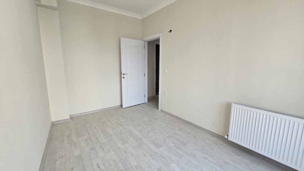 Gömeç Satılık Daire Ön Cephe Ara Kat Oda 9