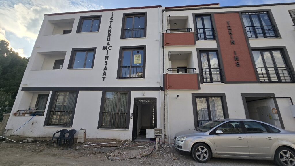 Gömeç Satılık Daire Ön Cephe Ara Kat bina