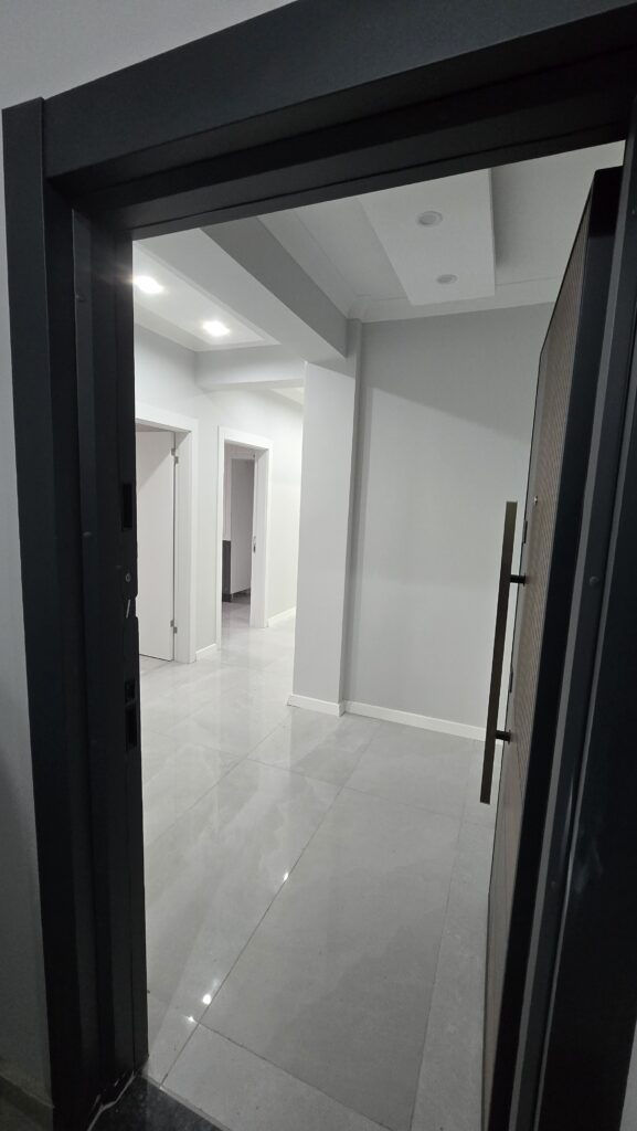 Gömeç Yaya Mahallesi 2+1 Ara Kat Daire Ana Cadde Üstü giriş