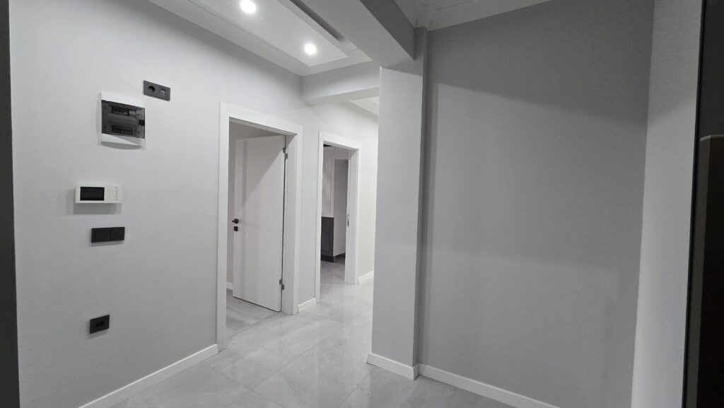 Gömeç Yaya Mahallesi 2+1 Ara Kat Daire Ana Cadde Üstü antre 1