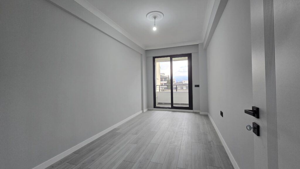 Gömeç Yaya Mahallesi 2+1 Ara Kat Daire Ana Cadde Üstü oda 1