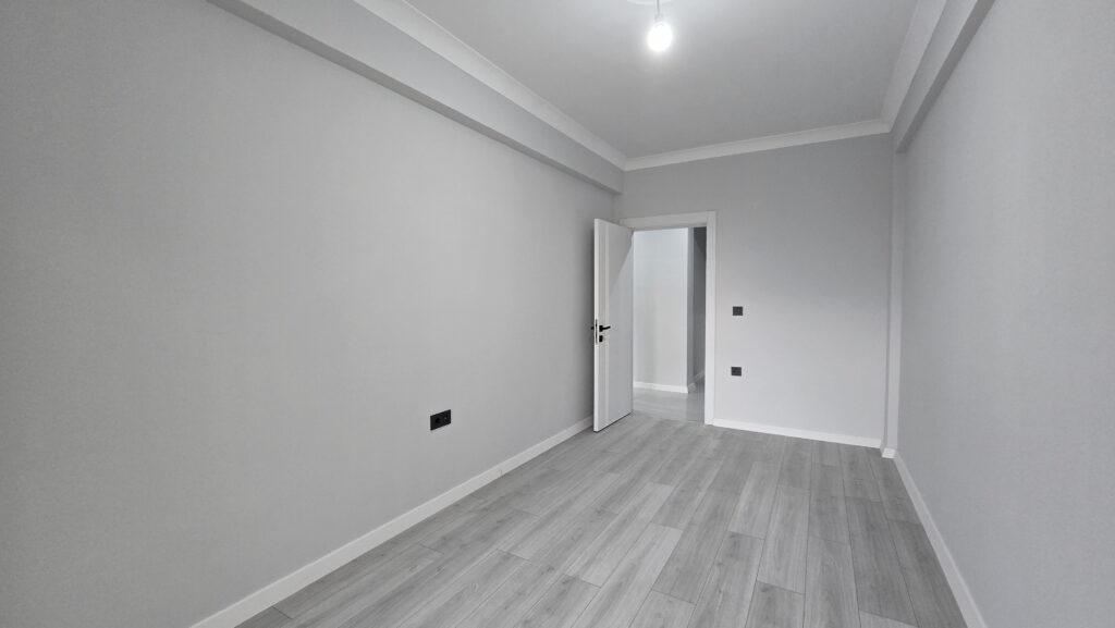 Gömeç Yaya Mahallesi 2+1 Ara Kat Daire Ana Cadde Üstü oda 3