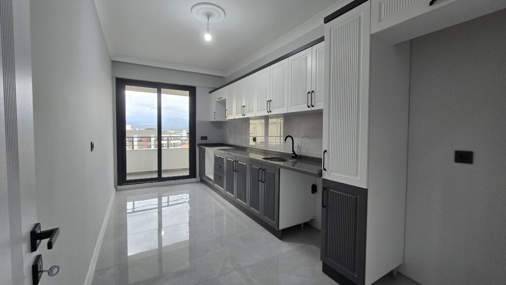 Gömeç Yaya Mahallesi 2+1 Ara Kat Daire Ana Cadde Üstü mutfak