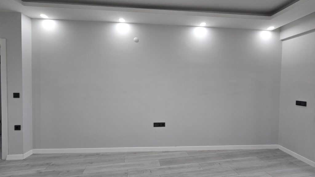 Gömeç Yaya Mahallesi 2+1 Ara Kat Daire Ana Cadde Üstü salon 2