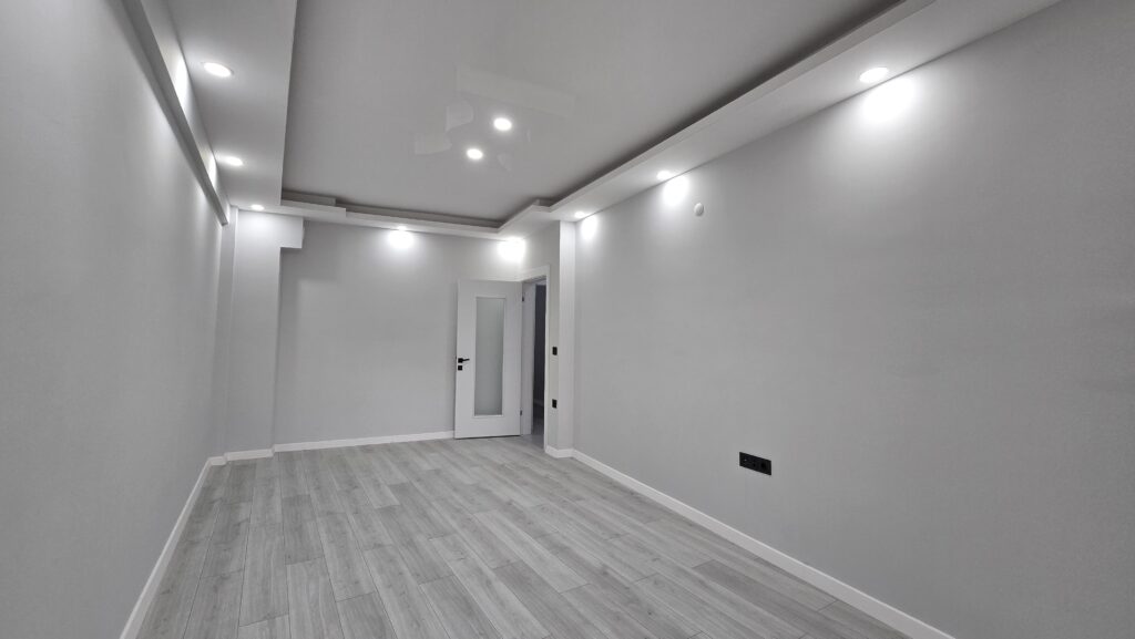 Gömeç Yaya Mahallesi 2+1 Ara Kat Daire Ana Cadde Üstü salon 3