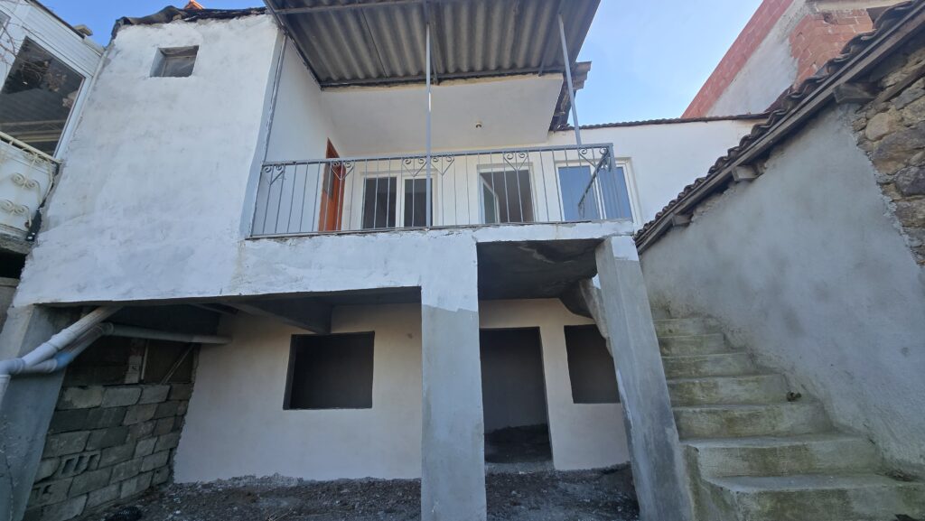 Gömeç Ulubeyler Satılık Köy Evi Arka Cephe