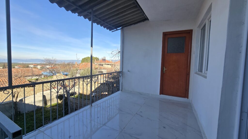 Gömeç Ulubeyler Satılık Köy Evi Balkon 3