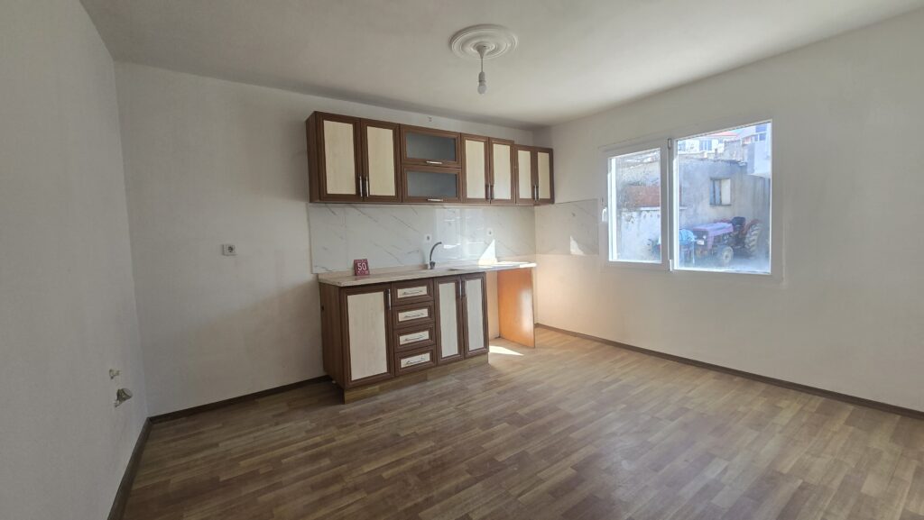 Gömeç Ulubeyler Satılık Köy Evi Salon 