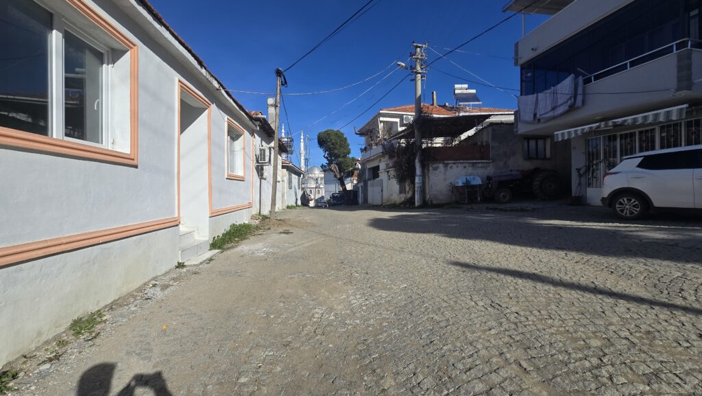 Gömeç Ulubeyler Satılık Köy Evi Ön cephe