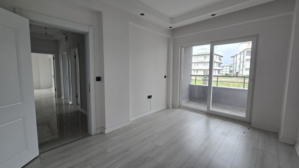 Gömeç kombisi takılı 2+1 daire yatak odası 2