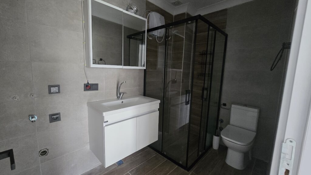 Gömeç satılık daire kombisi takılı  banyo tuvalet