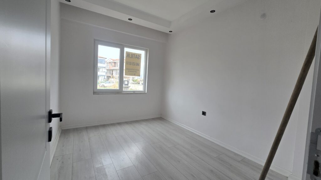 Gömeç satılık daire kombisi takılı  çalışma odası 1