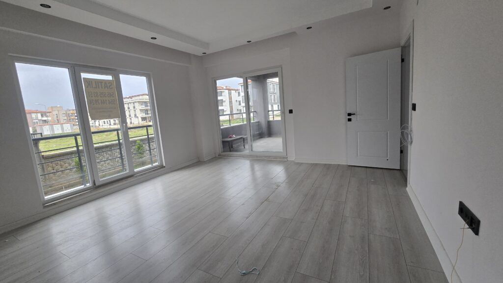 Gömeç satılık daire kombisi takılı salon 2