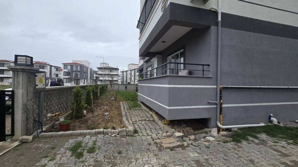 Gömeç satılık daire kombisi takılı bina foto 1