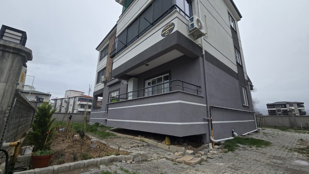 Gömeç satılık daire kombisi takılı bina foto2