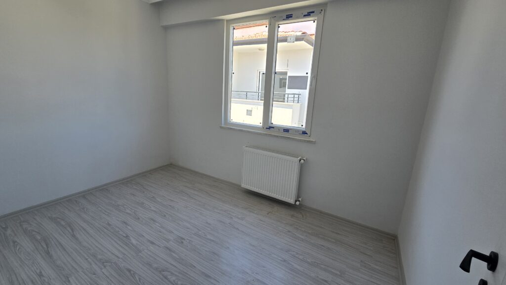 Gömeç satılık ön cephe çalışma odası 2